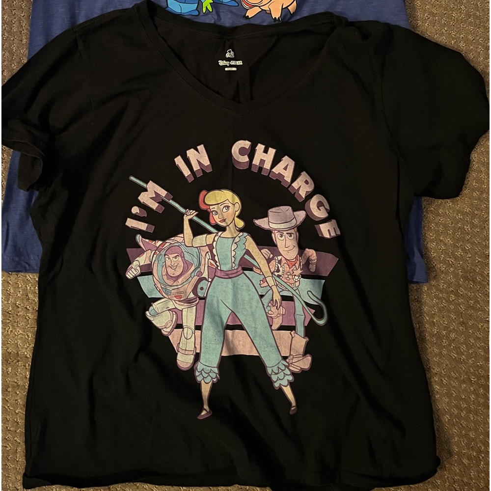 BLACK PIXAR TOY STORY “I’m in Charge” caption T-shirt. V-Neck Sz ??  XL